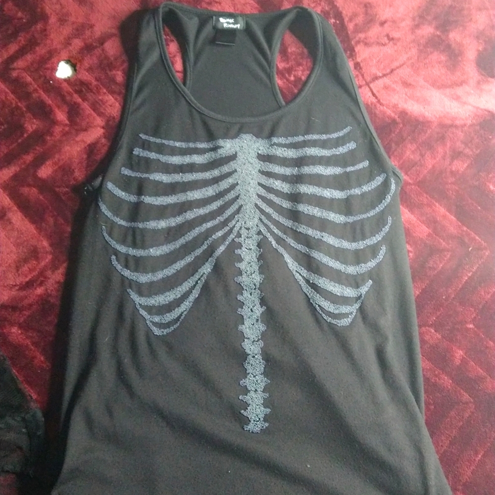 Black razorback tank top.